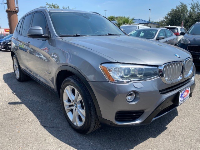 BMW X3 Vehicle Full-screen Gallery Image 03