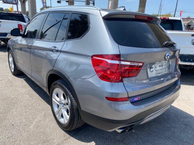 BMW X3 Vehicle Full-screen Gallery Image 05