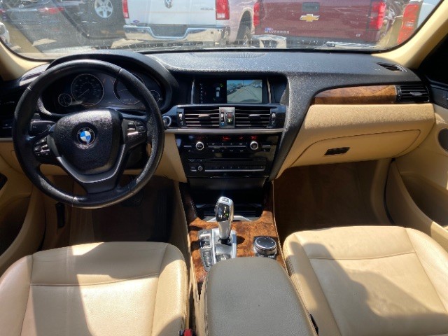 BMW X3 Vehicle Full-screen Gallery Image 06