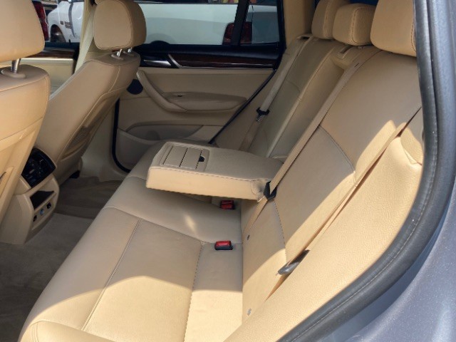 BMW X3 Vehicle Full-screen Gallery Image 07