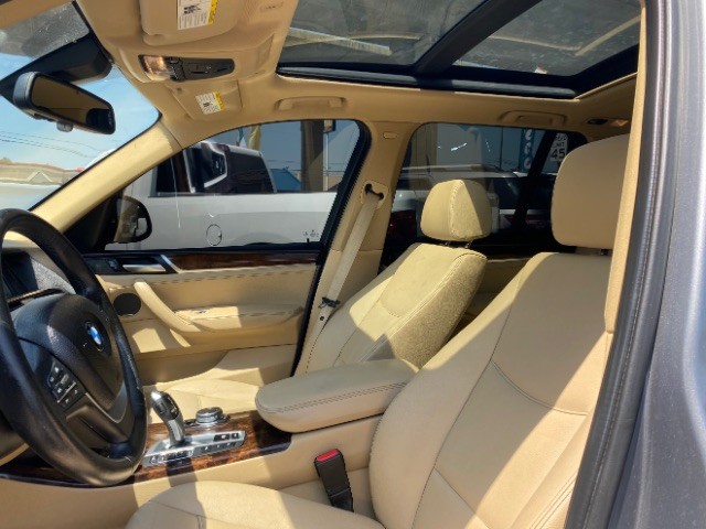 BMW X3 Vehicle Full-screen Gallery Image 08