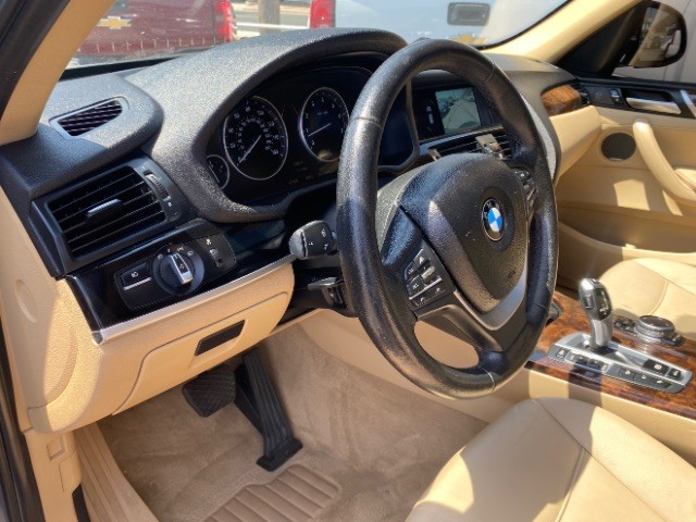 BMW X3 Vehicle Full-screen Gallery Image 09