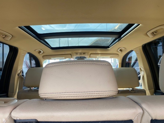 BMW X3 Vehicle Full-screen Gallery Image 10