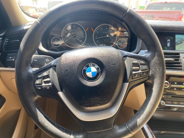 BMW X3 Vehicle Full-screen Gallery Image 15