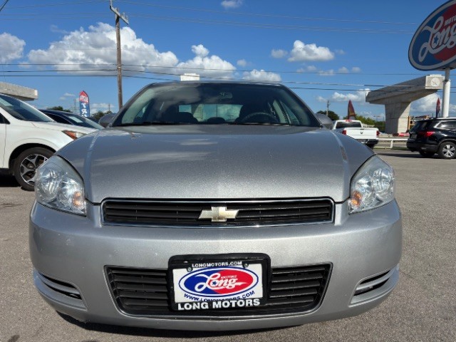 Chevrolet Impala Vehicle Full-screen Gallery Image 02