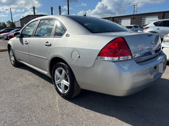 Chevrolet Impala Vehicle Full-screen Gallery Image 04