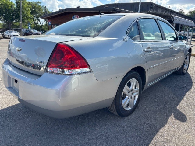 Chevrolet Impala Vehicle Full-screen Gallery Image 05