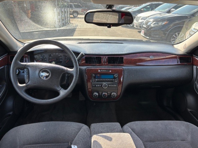 Chevrolet Impala Vehicle Full-screen Gallery Image 07