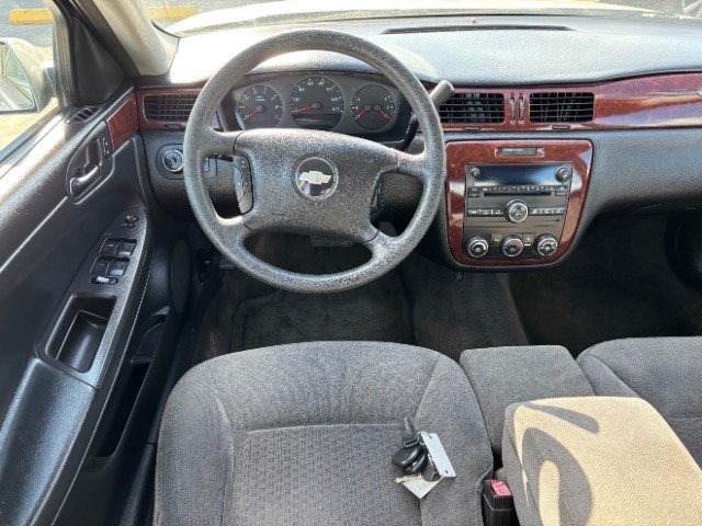 Chevrolet Impala Vehicle Full-screen Gallery Image 08