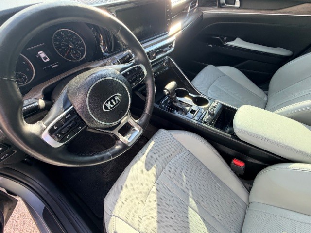 Kia K5 Vehicle Full-screen Gallery Image 09