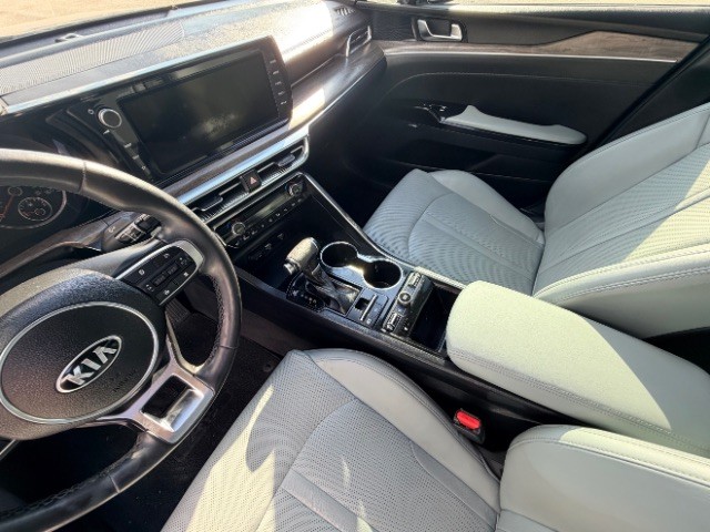 Kia K5 Vehicle Full-screen Gallery Image 10