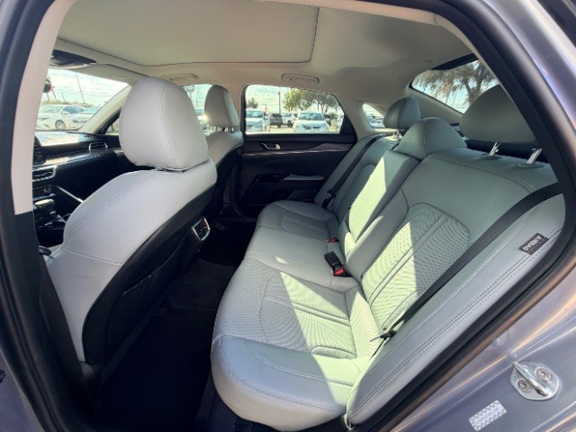 Kia K5 Vehicle Full-screen Gallery Image 11
