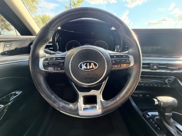 Kia K5 Vehicle Full-screen Gallery Image 15