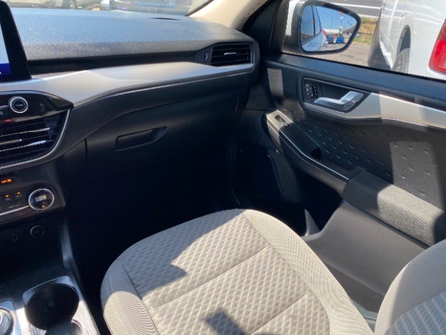 Ford Escape Vehicle Full-screen Gallery Image 10