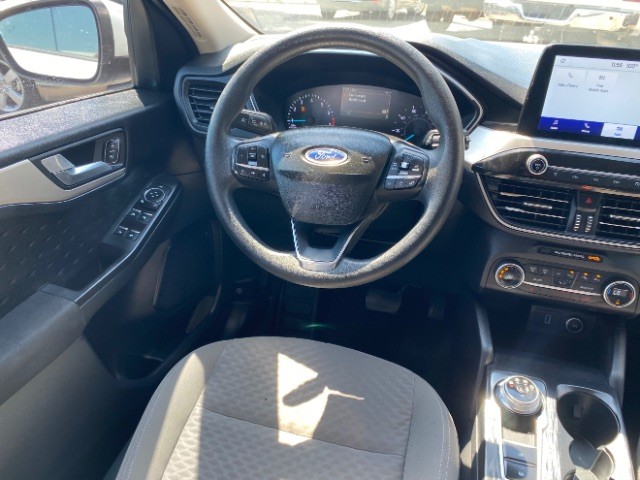 Ford Escape Vehicle Full-screen Gallery Image 11