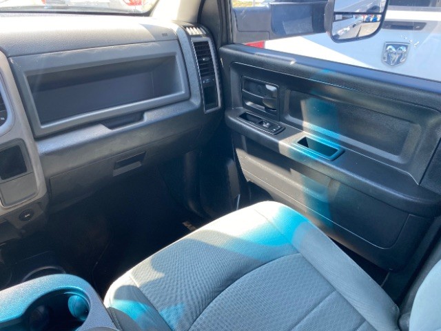 Ram 3500 Vehicle Full-screen Gallery Image 10