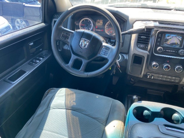 Ram 3500 Vehicle Full-screen Gallery Image 11
