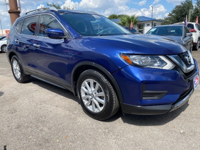 Nissan Rogue Vehicle Full-screen Gallery Image 03
