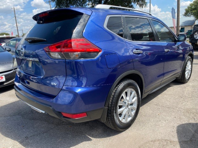 Nissan Rogue Vehicle Full-screen Gallery Image 04