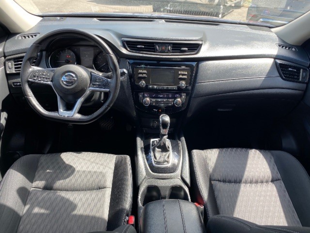 Nissan Rogue Vehicle Full-screen Gallery Image 06