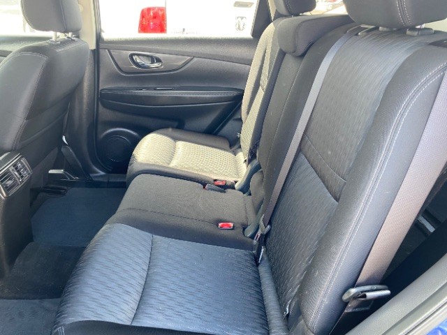 Nissan Rogue Vehicle Full-screen Gallery Image 07