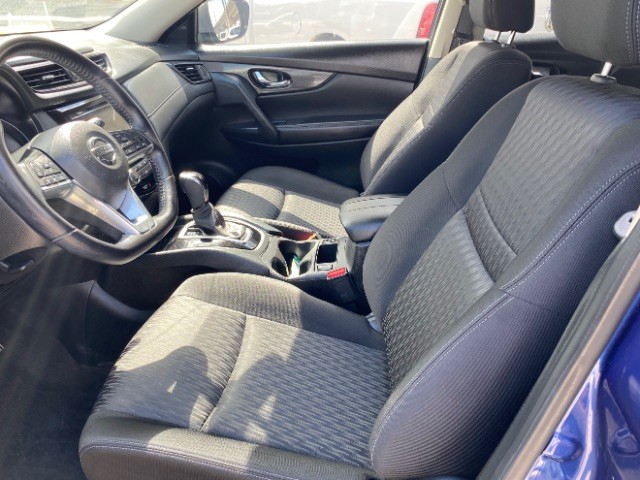 Nissan Rogue Vehicle Full-screen Gallery Image 08