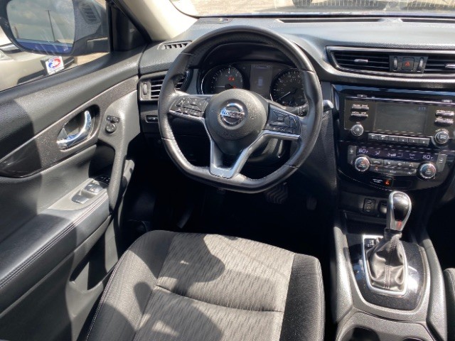 Nissan Rogue Vehicle Full-screen Gallery Image 11