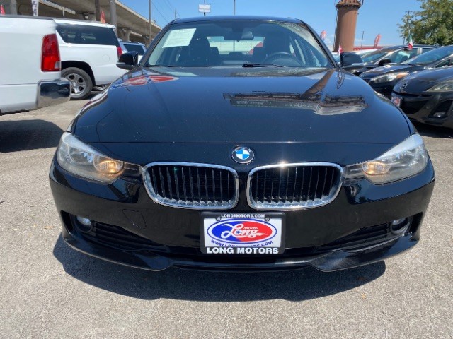 BMW 3 Series Vehicle Full-screen Gallery Image 02
