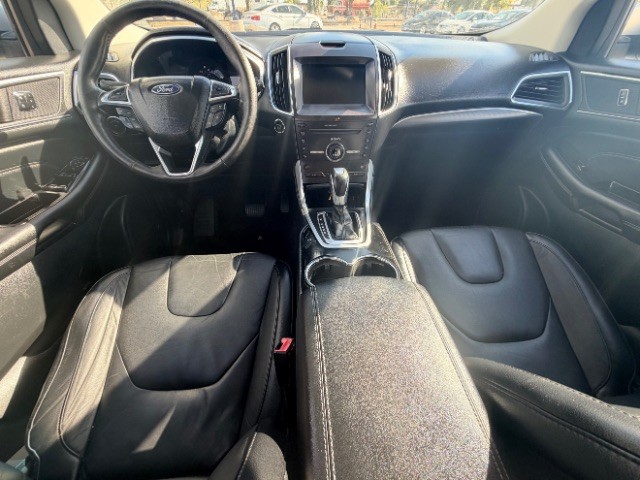 Ford Edge Vehicle Full-screen Gallery Image 06