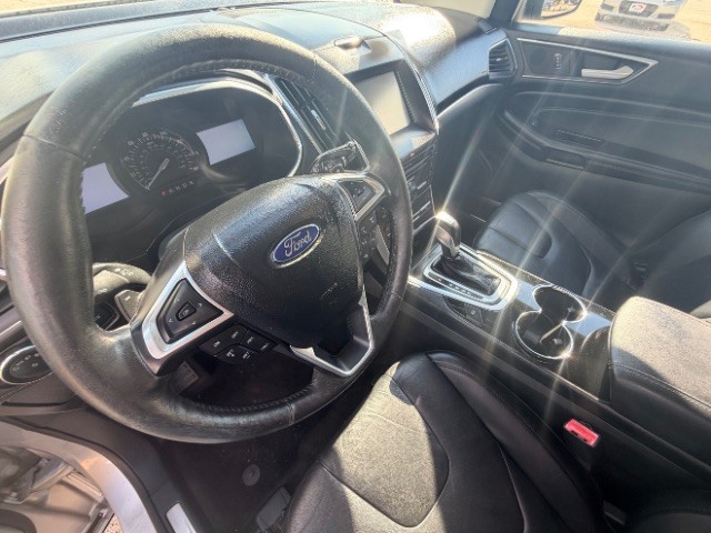 Ford Edge Vehicle Full-screen Gallery Image 09