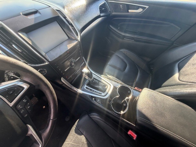 Ford Edge Vehicle Full-screen Gallery Image 10