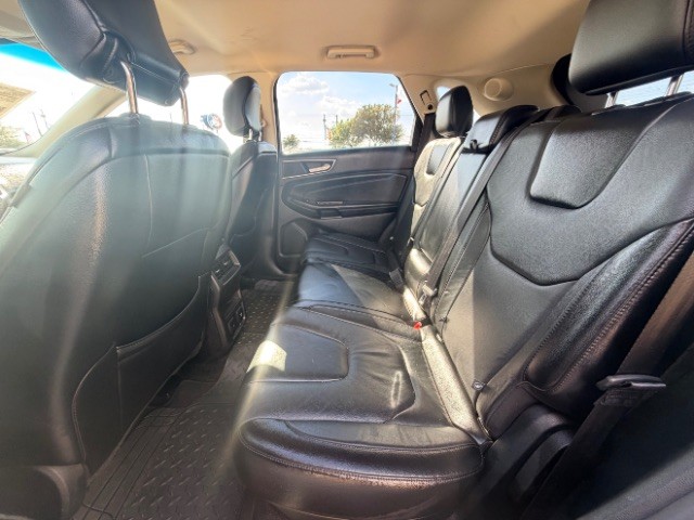 Ford Edge Vehicle Full-screen Gallery Image 11