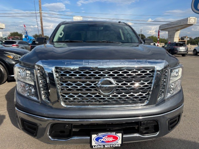 Nissan Titan Vehicle Full-screen Gallery Image 02