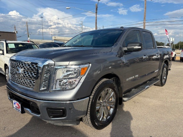 Nissan Titan Vehicle Full-screen Gallery Image 03