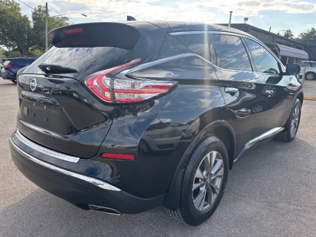 Nissan Murano Vehicle Full-screen Gallery Image 05