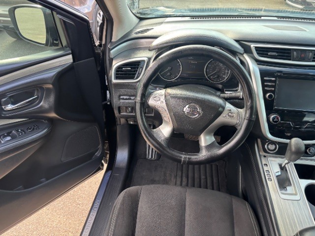 Nissan Murano Vehicle Full-screen Gallery Image 08