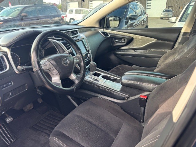 Nissan Murano Vehicle Full-screen Gallery Image 09