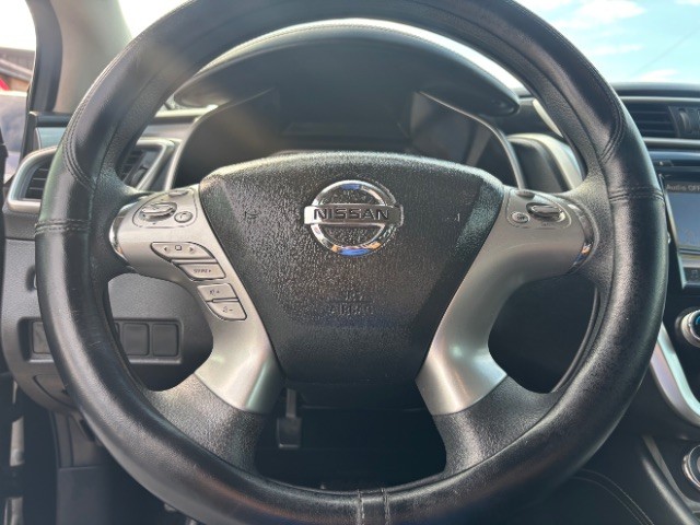 Nissan Murano Vehicle Full-screen Gallery Image 11