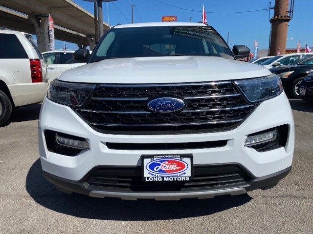 Ford Explorer Vehicle Full-screen Gallery Image 02