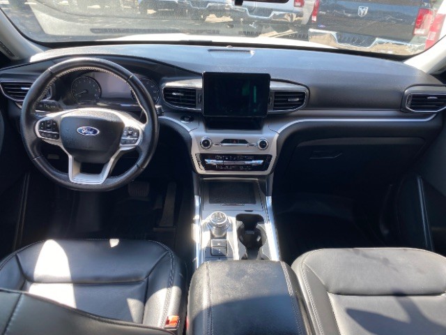 Ford Explorer Vehicle Full-screen Gallery Image 06