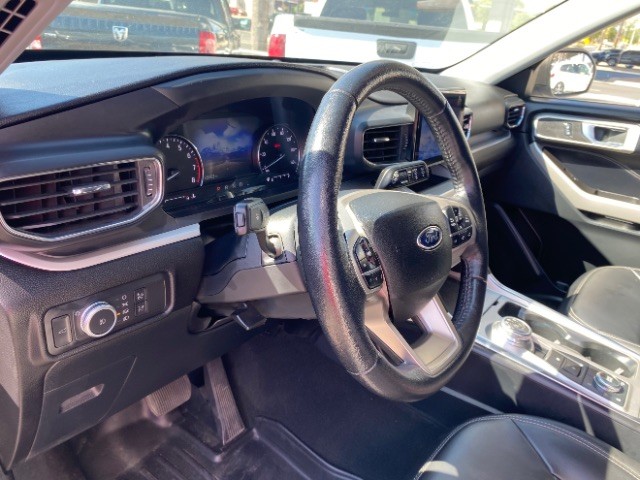 Ford Explorer Vehicle Full-screen Gallery Image 10