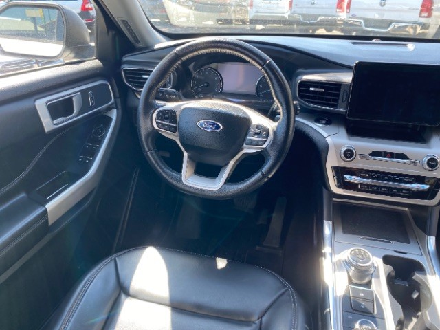 Ford Explorer Vehicle Full-screen Gallery Image 12