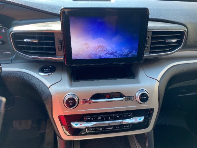 Ford Explorer Vehicle Full-screen Gallery Image 13