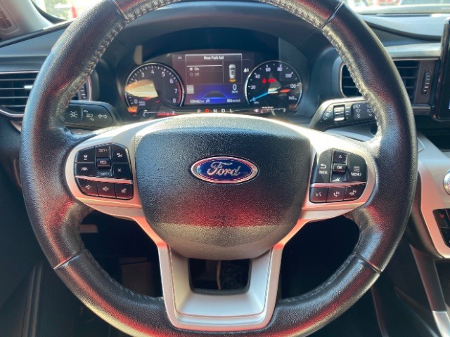 Ford Explorer Vehicle Full-screen Gallery Image 16