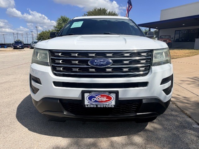 Ford Explorer Vehicle Full-screen Gallery Image 02