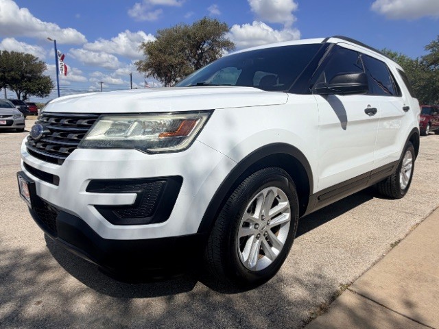 Ford Explorer Vehicle Full-screen Gallery Image 03