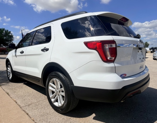 Ford Explorer Vehicle Full-screen Gallery Image 05