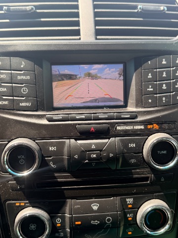 Ford Explorer Vehicle Full-screen Gallery Image 13