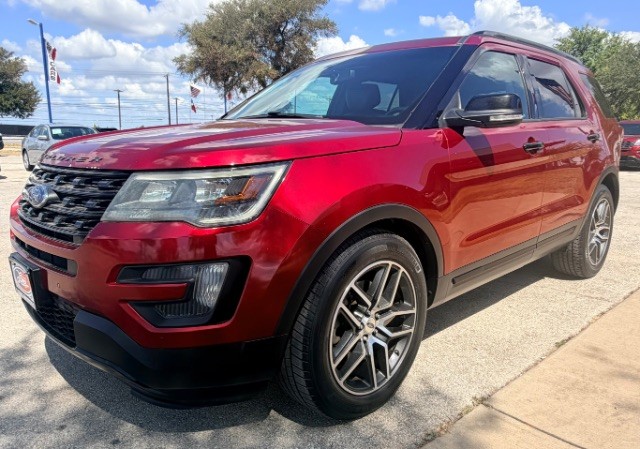 Ford Explorer Vehicle Full-screen Gallery Image 03
