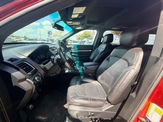 Ford Explorer Vehicle Full-screen Gallery Image 08